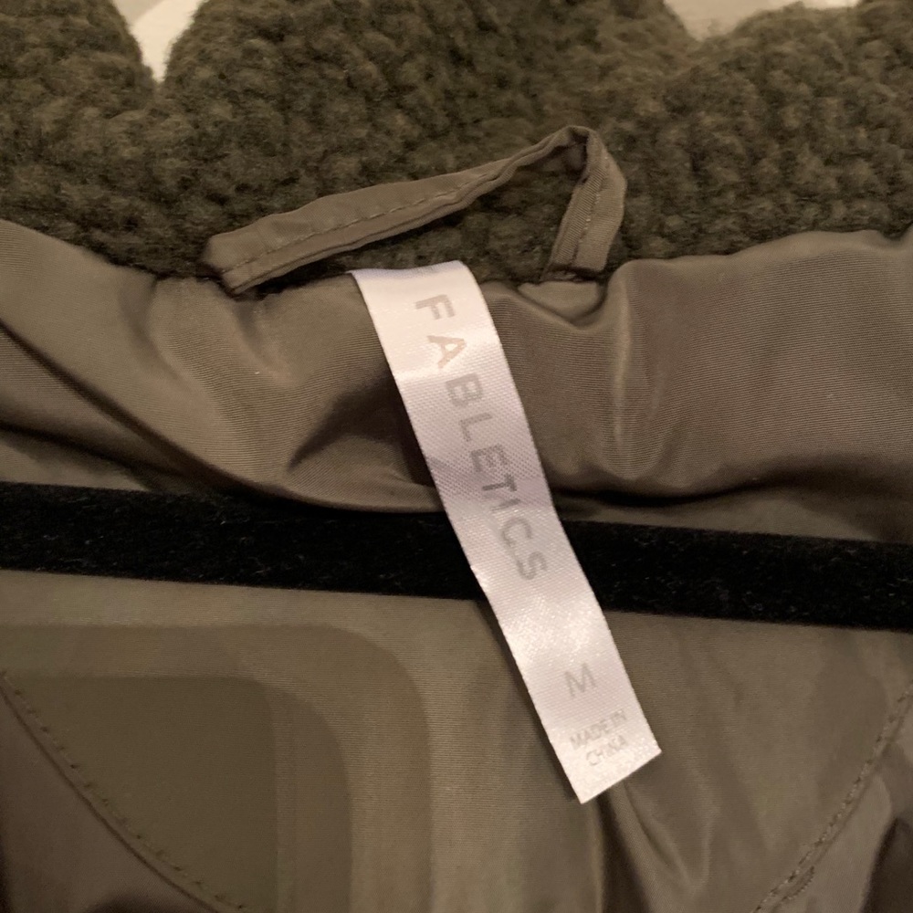 Fabletics Puffer - Picture 6 of 7